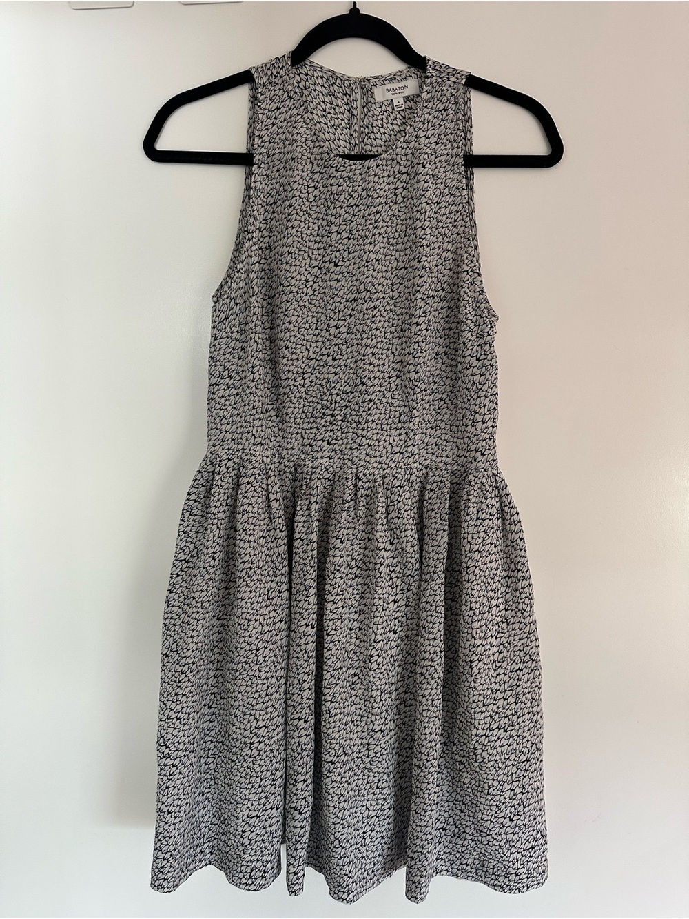 ARITZIA | BABATON | 100% SILK PRINTED SLEEVELESS DRESS | SZ 4 EUC | GIRLY DAINTY